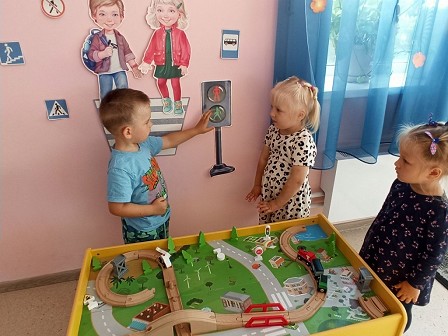Изображение: Изучаем правила ПДД